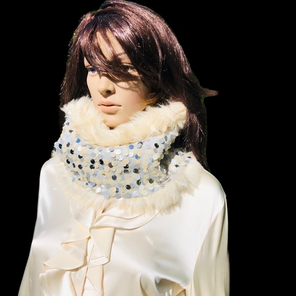 Cream faux fur and silver sequin neck warmer NWT - Picture 5 of 13